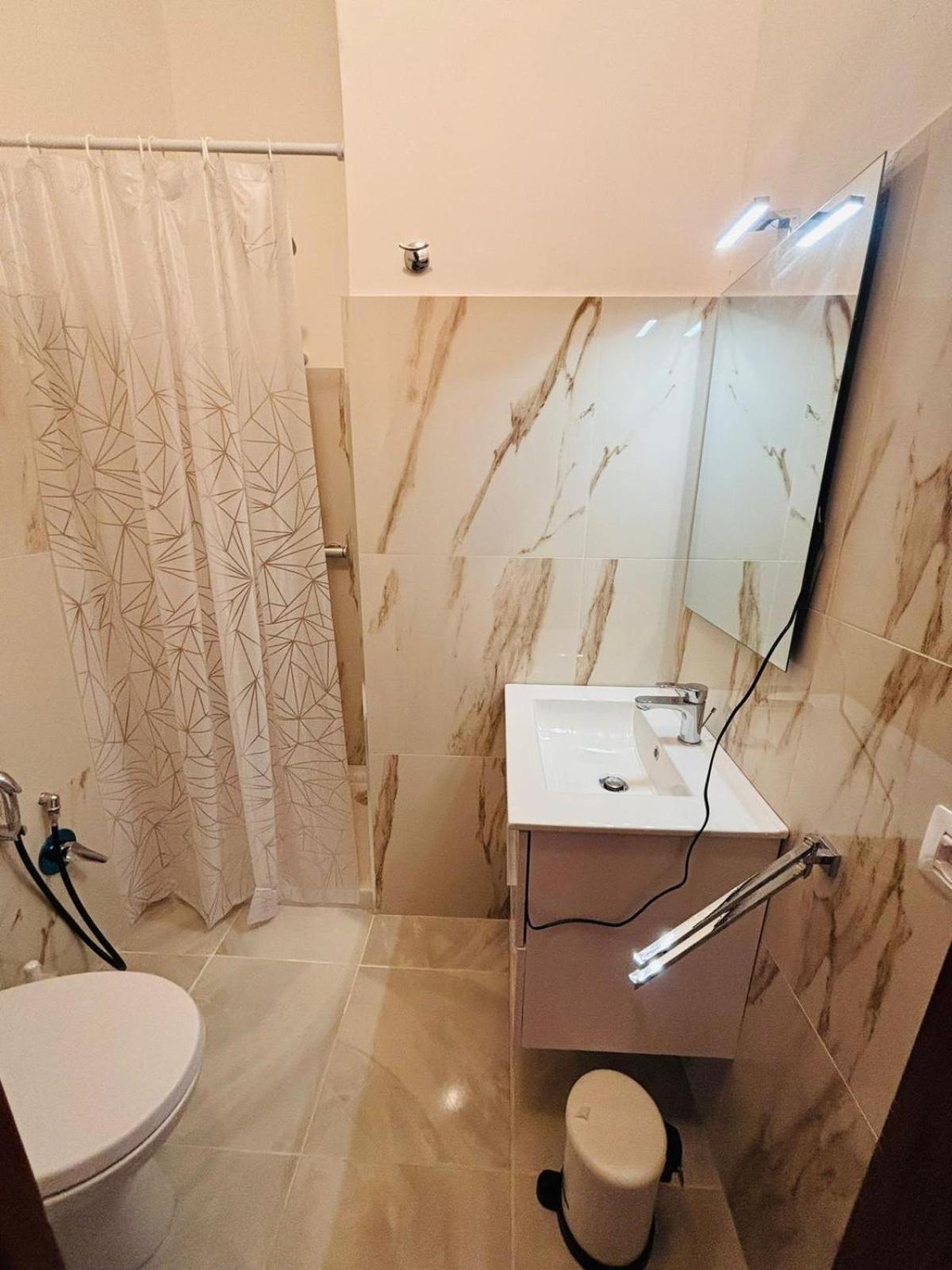 Matthias Central Rooms And Accomodation バーリ エクステリア 写真