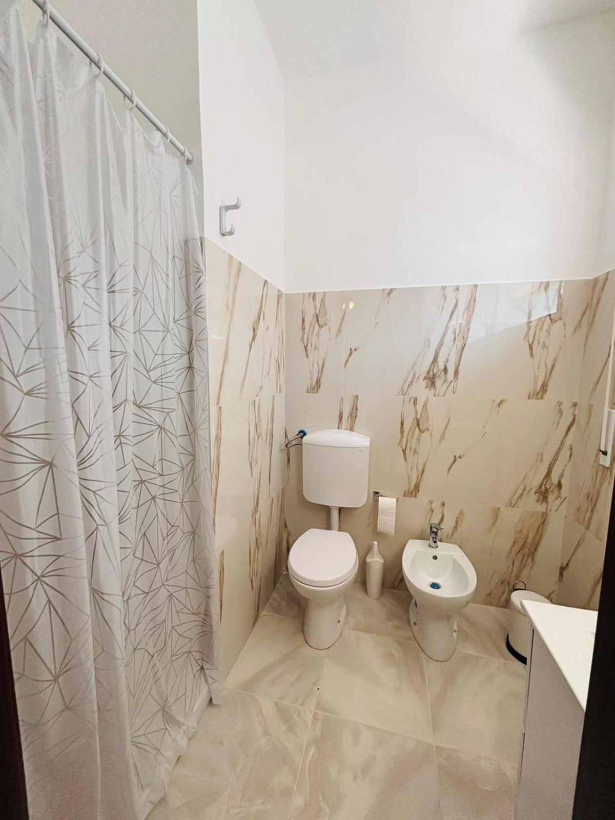 Matthias Central Rooms And Accomodation バーリ エクステリア 写真